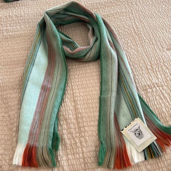 Beautiful alpaca scarf from Ecuador so soft and warm! - Picture 7 of 8